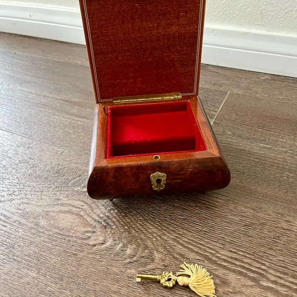 Vintage Tenge Swiss Musical Box Made In Italy With A Swess Movement - Picture 4 of 12